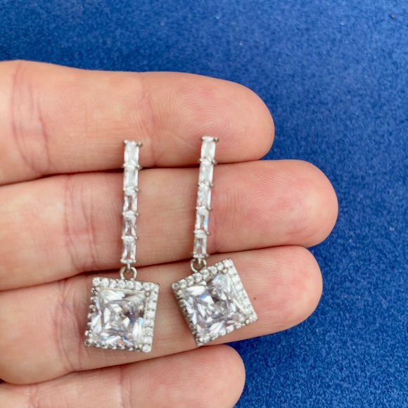 Beautiful Diamond simulate earrings - Picture 3 of 5